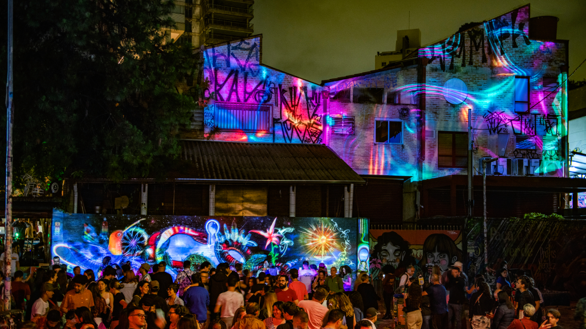Beco do Batman, na zona oeste de São Paulo, e contará com três apresentações entre esta sexta-feira e sábado (23/8). /Foto: Divulgação/Festival Internacional das Luzes