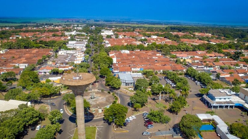 Quase todos os meses tem uma festa diferente. Além do tradicional Réveillon com virada na praia fluvial e show pirotécnico e o Carnaval na praça, acontece no meio do ano o Moto Fest, há mais de uma década - (Divulgação/PMIS)
