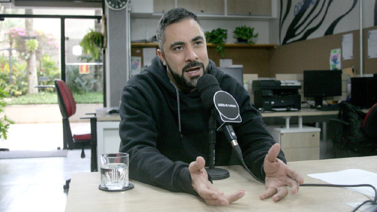 Atualmente, ele apresenta o Quebrada FC, no canal do Podpah, no YouTube, que conta com os comentários de Souza, ídolo do São Paulo, e Marcelinho Carioca, ídolo do Corinthians - (Thiago Neme/Gazeta de S.Paulo)