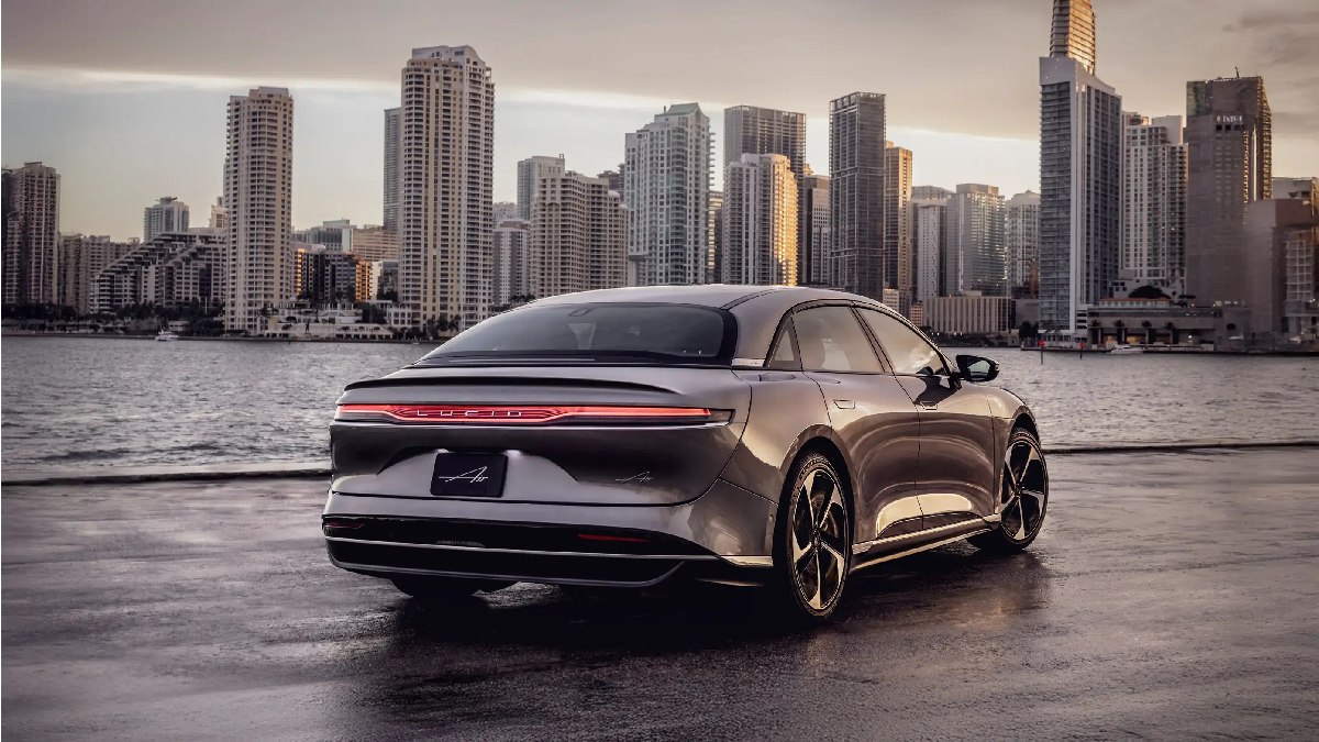 O Lucid Air foi o carro com maior autonomia no teste de bateria baixa. Imagem: Divulgação Lucid