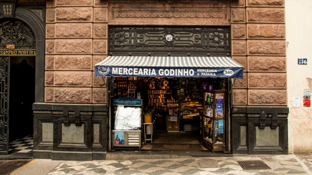Mercearia Godinho oferecerá café + empada por R$ 20 e café + mini bomba por R$ 15. /Foto: Reprodução/Facebook