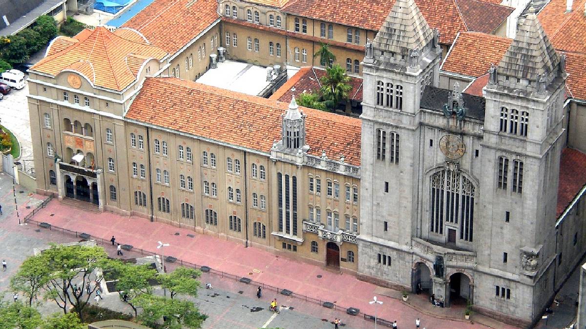 O Mosteiro de São Bento fica na porta do metrô, e é um ótimo lugar para começar o tour. Imagem:Maik Pereira/Wikimedia Commons