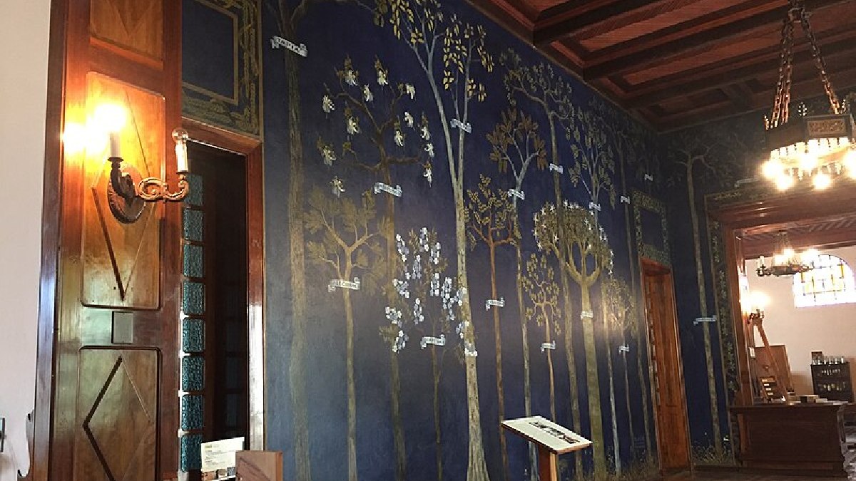 O mural foi restaurado depois que um mestre de obras muito mal avisado (ou mal intencionado) o cobriu com tinta branca. Imagem: Julia Santin/Wikimedia Commons