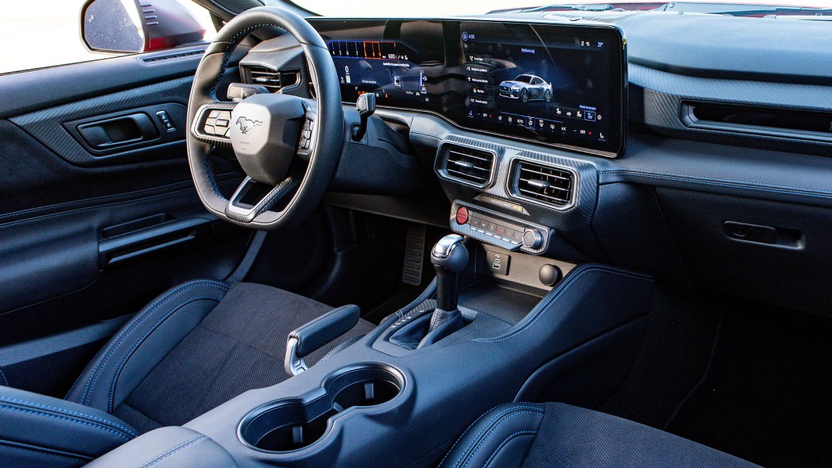 Mustang Dark Horse é equipado com o sistema Track Apps, que oferece recursos como "Drift Brake" e "Line Lock". /Foto: Divulgação