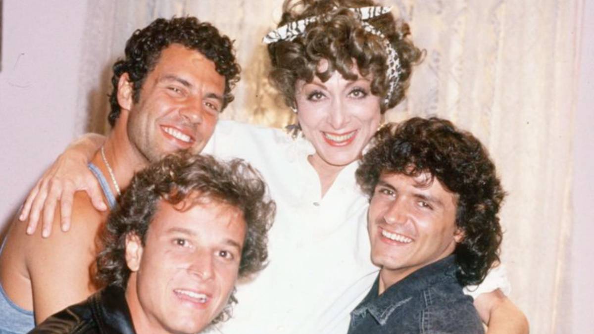 Sucesso de audiência, novela tem bordões que até hoje são lembrados pelo público, como o 'eu quero esse prédio na chon', da Dona Armênia.