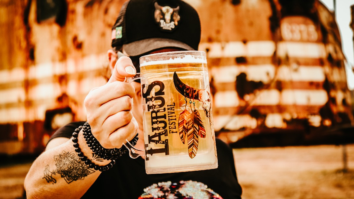 Também haverá estações de cervejas artesanais e sobremesas, completando a experiência gastronômica