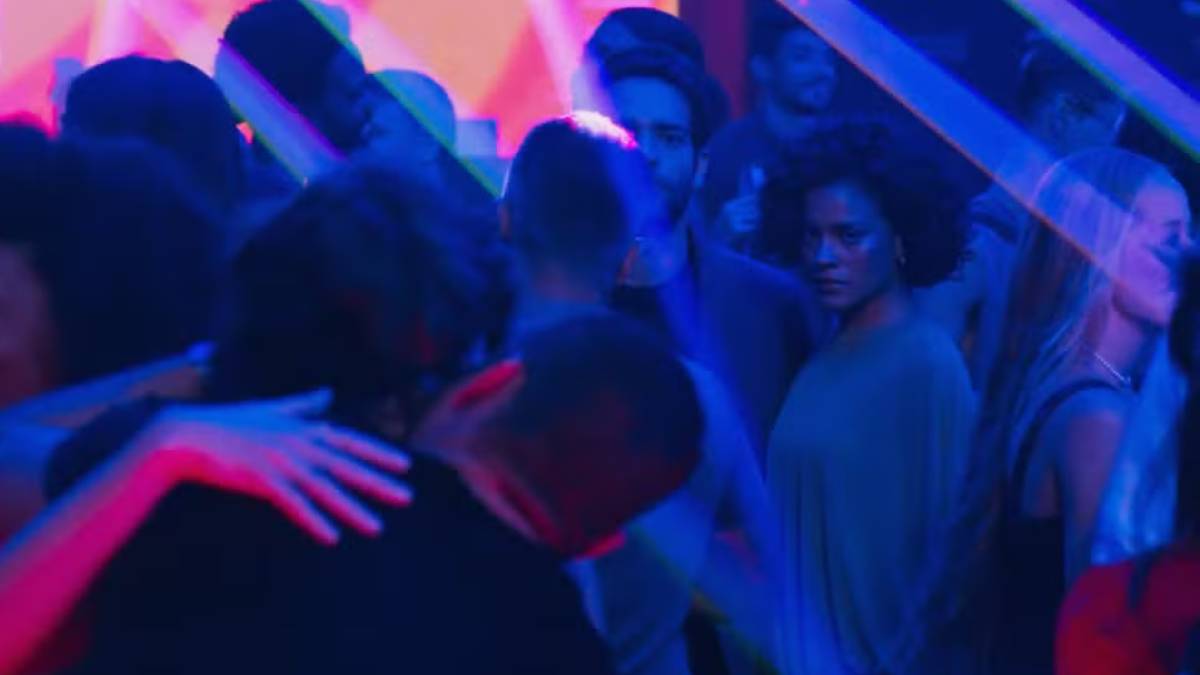 Caos começará quando Fátima largar Afonso sozinho na balada depois de ver César com outra.