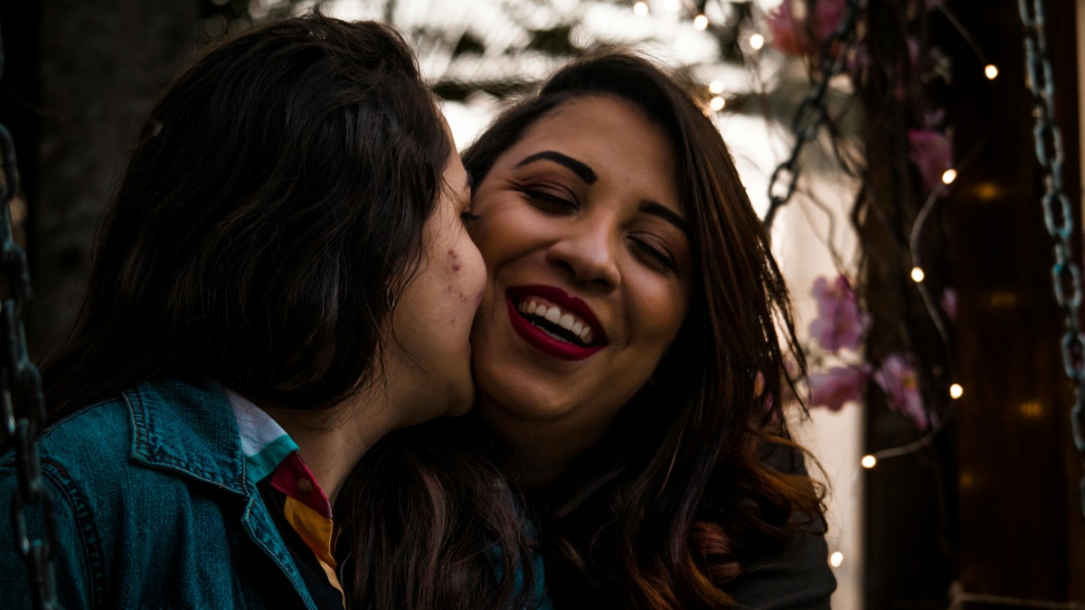 Segundo uma matéria feita pela BBC, existem dados que indicam que a fluidez sexual é mais prevalente entre as mulheres em muitos países, em taxas significativamente maiores que nos homens. Essa é uma mudança notável em comparação com o passado. (Fotos: Pexels)