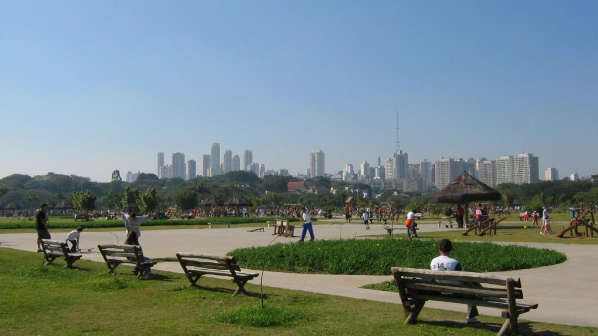 Localizado em Pinheiros, o Parque Villa-Lobos se destaca como um dos melhores parques de São Paulo, com mais de 730 mil metros quadrados.