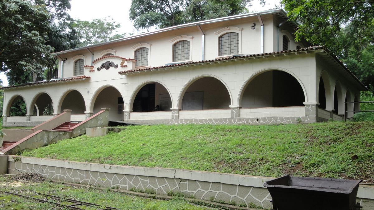 Museu do Café Francisco Schmidt: mostra a trajetória do ciclo cafeeiro e sua importância para o desenvolvimento econômico de Ribeirão Preto.