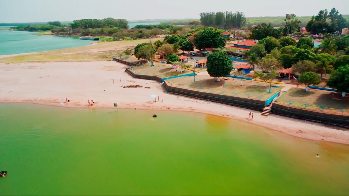 2- Prainha de Sales, no rio Tietê