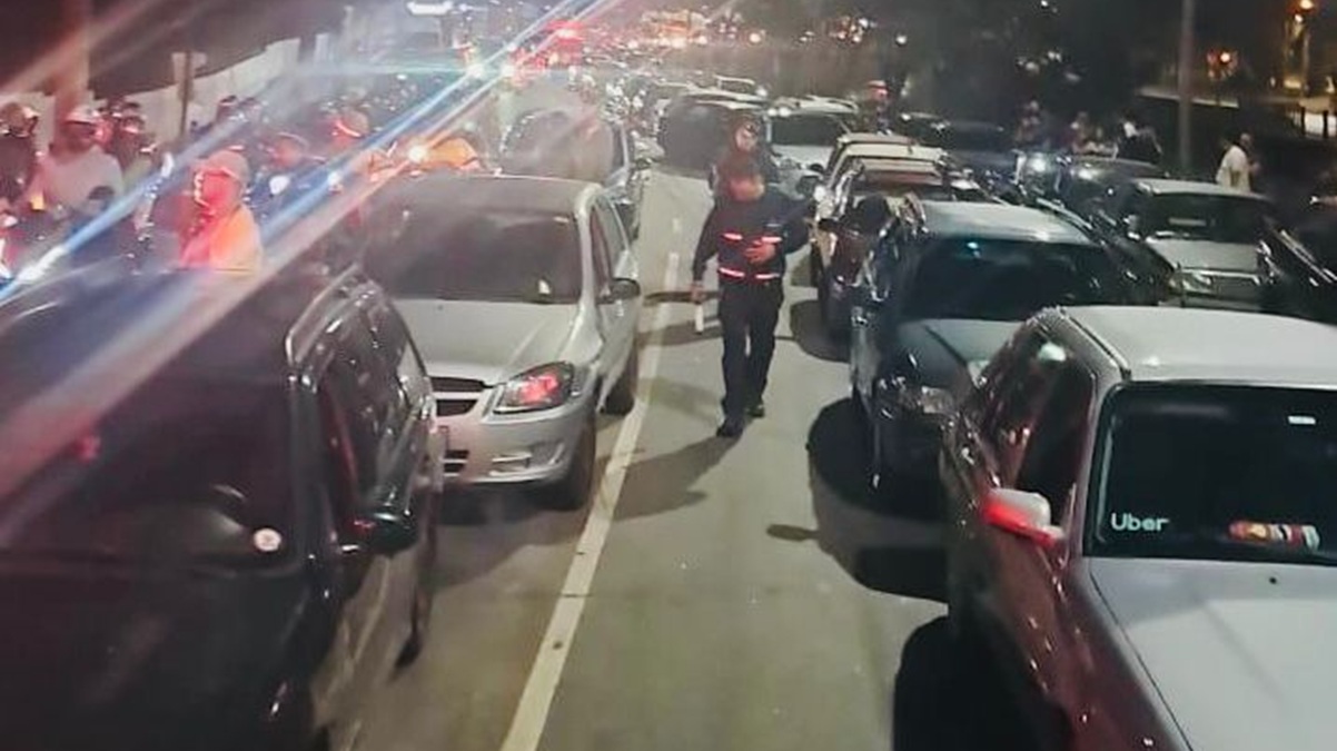 Ponto escolhido para a blitz foi a avenida dos Estados, no cruzamento com a Antônio Cardoso /Divulgação/PMSA