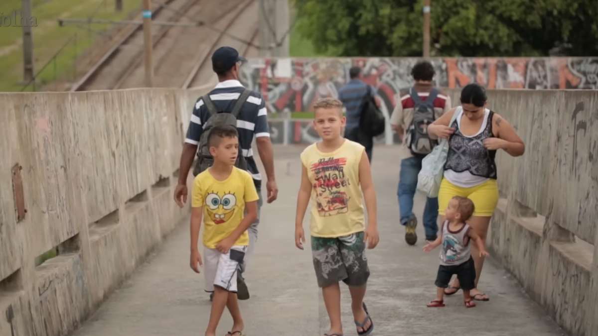 Comunidades isoladas vivem como se estivessem a quilômetros da capital.