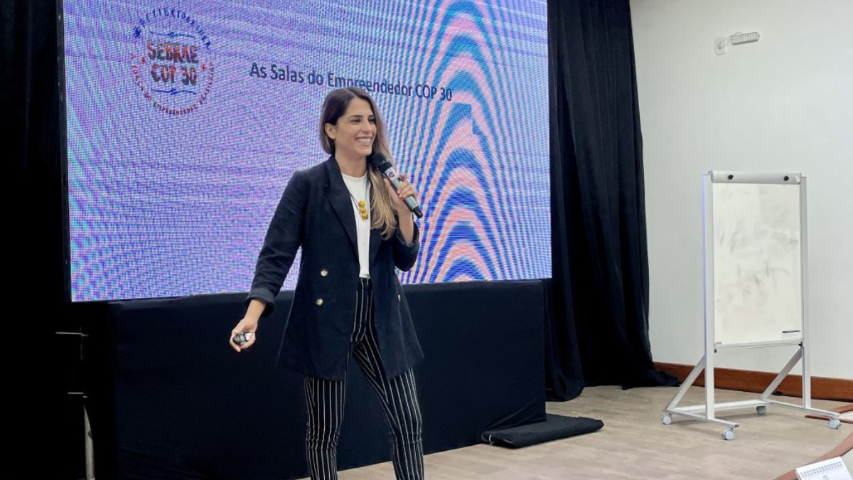 Bárbara de Oliveira, que atua nas Salas do Empreendedor de Santa Catarina, comandou o treinamento, que é realizado pela consultora do Sebrae Nacional.