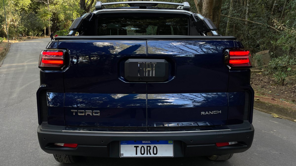 Todas as versões da Fiat Toro 2026 saem de fábrica com freios a disco nas quatro rodas. /Foto: Yuri Ravitz