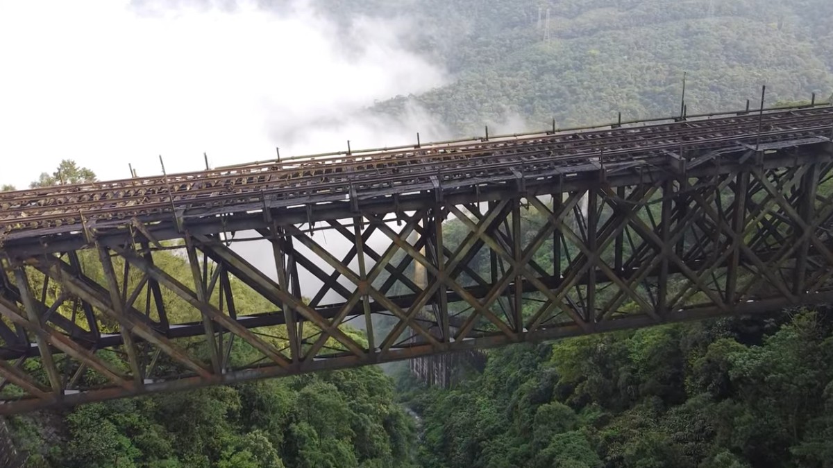 A travessia acabou sendo desativada em 1982, e a estrada de ferro está abandonada deste então. 