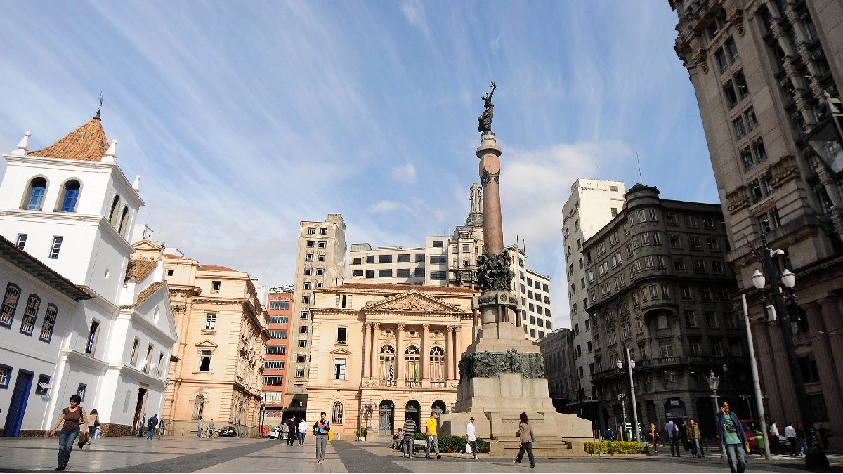Foi nesse pátio que a maior megalópole da América Latina começou. Imagem: Mauricio Maranhão/Wikimedia Commons