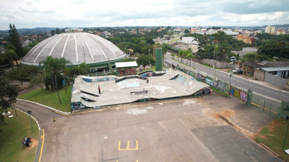 O Parque Municipal Jayme Ferragut encanta com lagos, trilhas e área de lazer completa. É um ponto de encontro para famílias e praticantes de atividades físicas, segundo o Melhores Destinos. Foto: Reprodução/Youtube/Drone4k