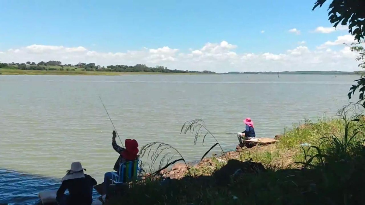 A Praia do Marinheiro, na represa de Água Vermelha, é um dos pontos mais procurados de Votuporanga