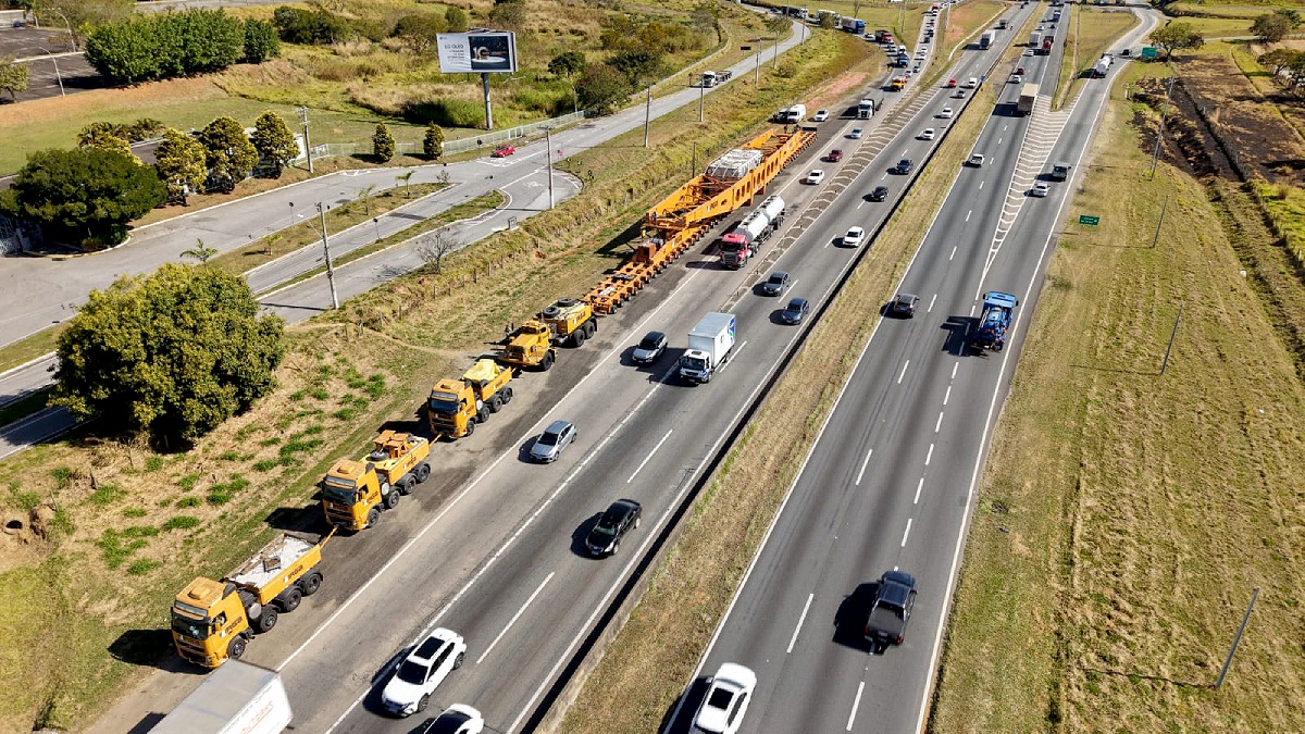 A concessionária informa ainda que, devido ao tamanho da carga, os motoristas devem trafegar com cautela. Comunicação/Concessionária RioSP