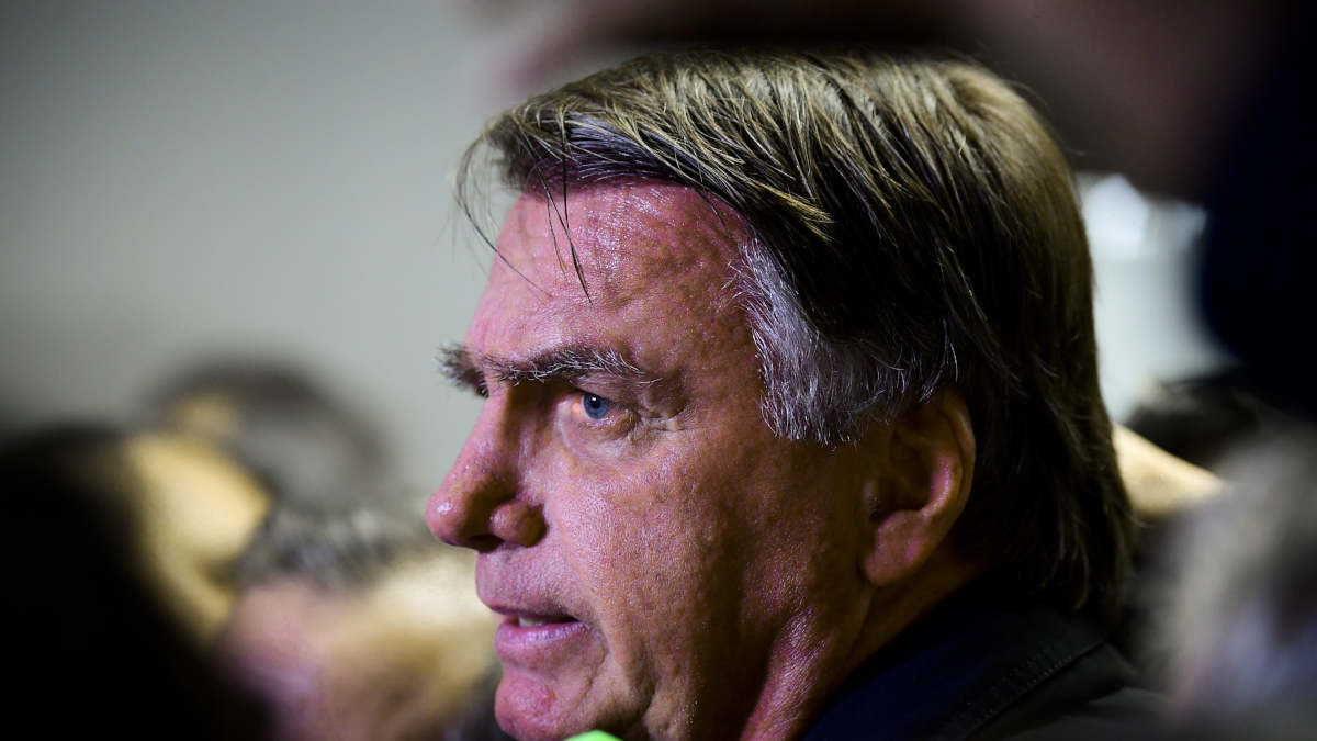 Episódios de contestação e punição reforçaram a imagem de Bolsonaro como símbolo do nacionalismo e da resistência dentro do Exército. Sua trajetória, do quartel à Presidência, foi marcada por polêmicas e influência sobre a base conservadora do país. (Foto: Lula Marques/AB)