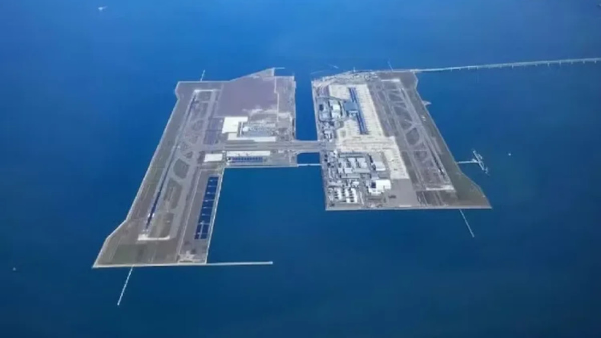 Inaugurado em 1994, o aeroporto Kansai, no Japão, deve sumir em menos de 30 anos, causando transtornos para as companhias aéreas de diversos países, segundo especialistas - (Reprodução/Redes Sociais)