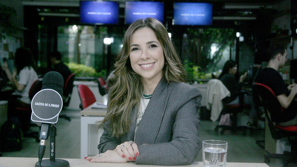 Além da internet, Carina também é autora do livro 'Sou Péssimo em Inglês'/Thiago Neme/Gazeta de S.Paulo