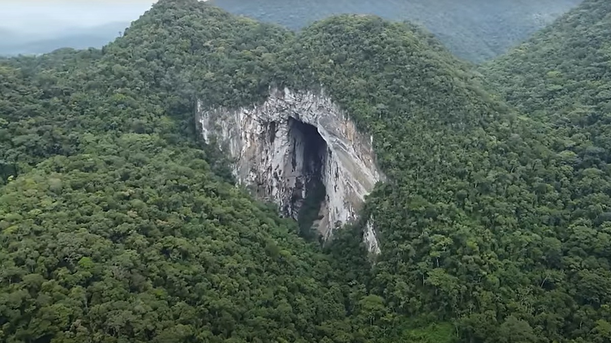 A Casa da Pedra está fechada para visitação pública desde 2003/Reprodução/YouTube/Manual do Mundo