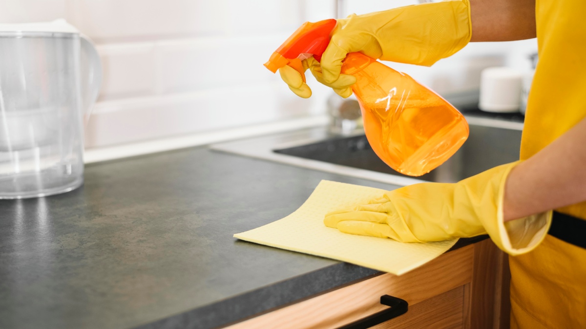 Também pode ser usada como neutralizador natural de odores na cozinha