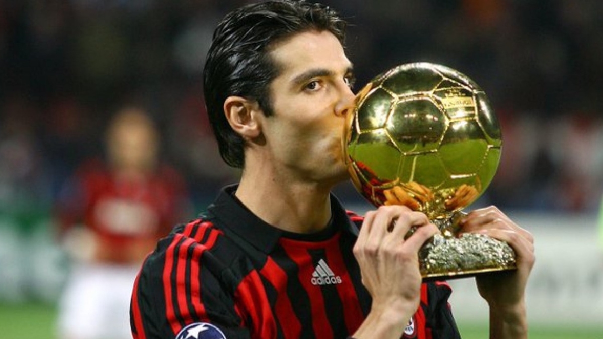 Kaká foi eleito o melhor jogador do mundo em 2007, último prêmio para um brasileiro - (Divulgação/AC Milan)