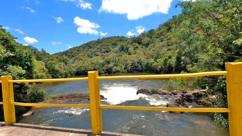 Área está sendo preservada há mais de 50 anos, conservando as nascentes da Bacia do Rio Juquiá. Em 2012, todo o território, protegido e em estágio avançado de conservação, foi institucionalizado como 'Legado das Águas' - (Reprodução/Youtube)