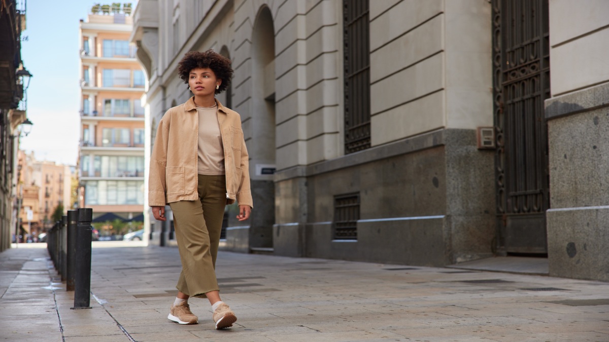 O tênis é uma das peças mais versáteis do guarda-roupa moderno