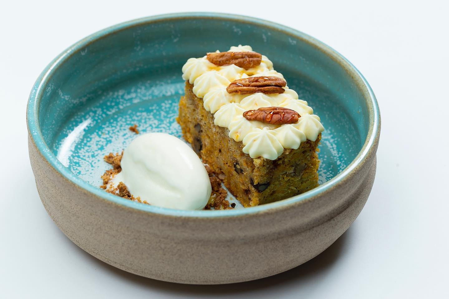 Maza - entre as sobremesas, destaca-se o Carrot Cake (R$ 39). Foto: Divulgação