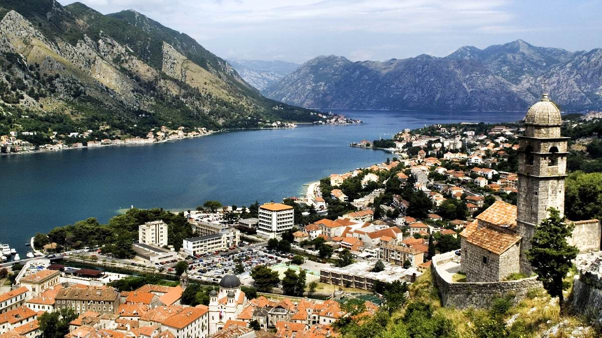 Montenegro recebe poucos turistas, então é um ótimo lugar para se ter uma aposentadoria tranquila. Imagem: Ostrovsky Alexander/Wikimedia Commons