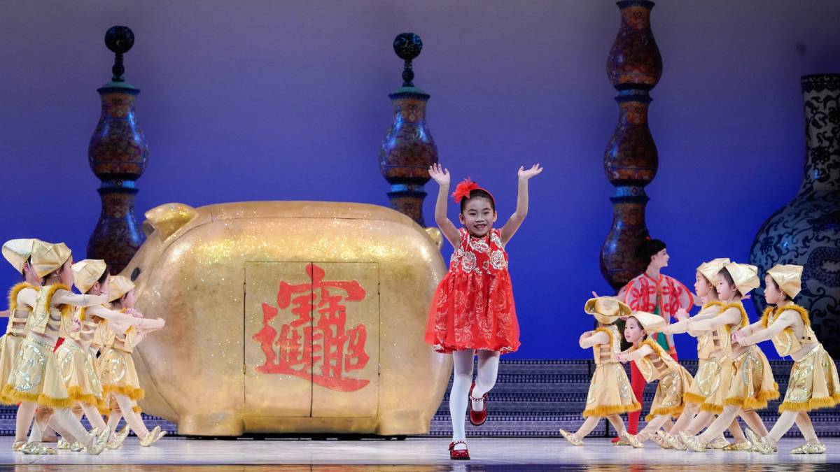 Um dos momentos mais marcantes de 'GuoNian' ocorre no segundo ato, quando 13 pequenas bailarinas brasileiras, crianças entre cinco e oito anos, participam do espetáculo.
