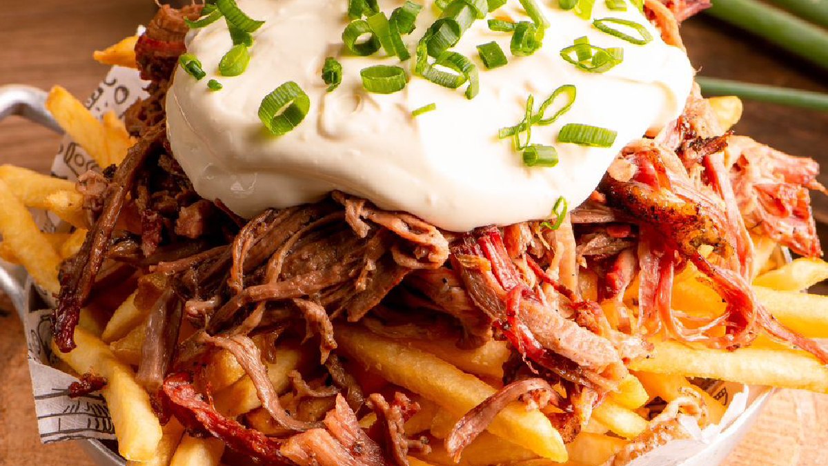 Cardápio ainda inclui acompanhamentos como torresmo, batatas, sobremesas e chopp artesanal. Foto: Divulgação/Old/BurguerLand