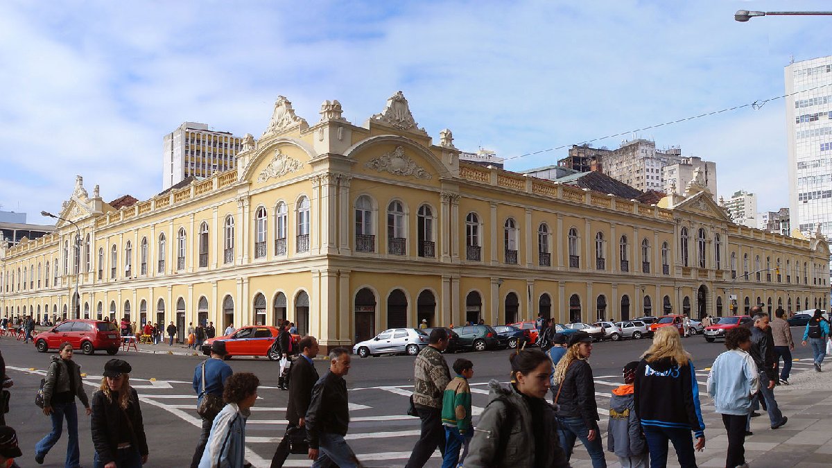 Porto Alegre se destaca por infraestrutura e baixo custo de vida. Imagem: Tetraktys/Wikimedia Commons