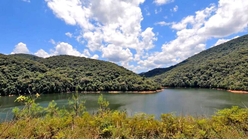 O Legado das Águas é a maior reserva de Mata Atlântica privada do Brasil, com extensão de 31 mil hectares divididos entre os municípios de Juquiá, Miracatu e Tapiraí, no Vale do Ribeira, no sul do estado de São Paulo - (Reprodução/Youtube)