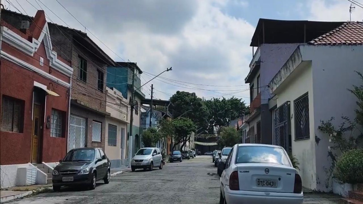Havia escola, capela, farmácia, ambulatório, coreto, quadra esportiva e espaços de convivência