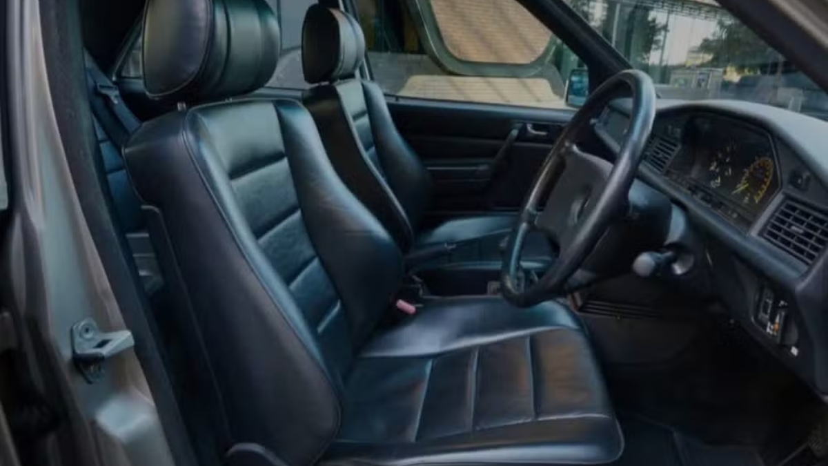 Para preservar a originalidade, foram mantidas a cabine, a carroceria, as cores e os revestimentos /Reprodução/RM Sotheby's