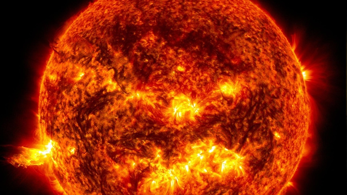 Segundo professor, uma tempestade solar poderia causar uma 'apocalipse da internet'/Divulgação/Nasa