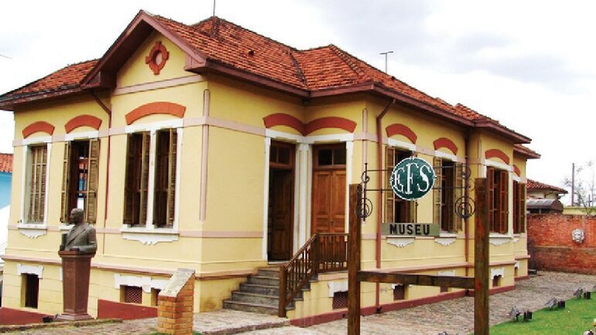 Com o turismo cultural também valorizado, o Museu da Estrada de Ferro Sorocabana preserva a memória das ferrovias essenciais para a economia local no passado - (Divulgação/PMS)