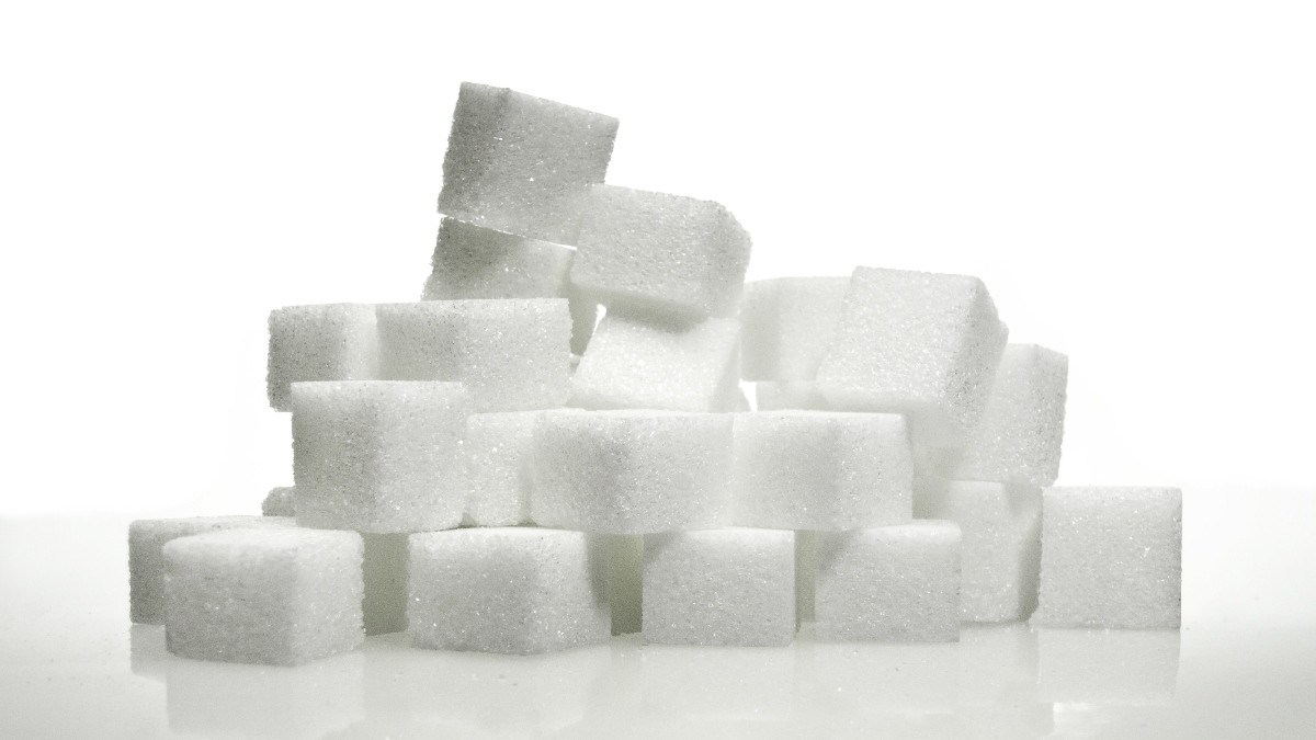 Açúcar branco causa diversos problemas para a saúde quando consumido em excesso. Imagem: PxHere
