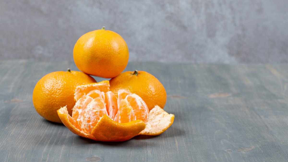 Os fios brancos da tangerina, chamados de albedo, são fonte de fibras e antioxidantes