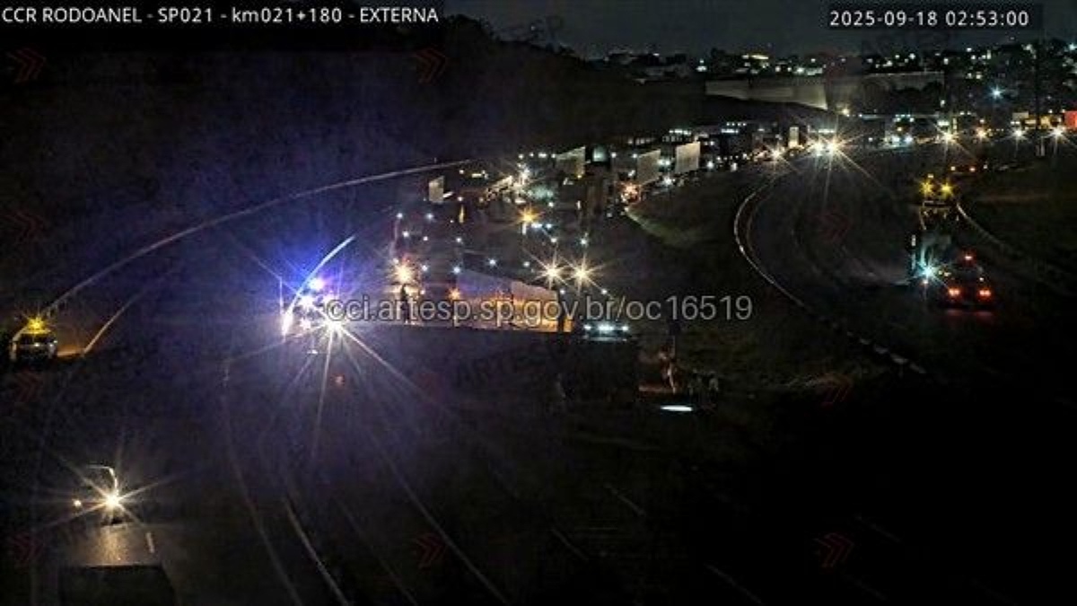 Por causa da interdição, o trânsito na pista onde ocorreu o acidente chegou a seis quilômetros de extensão. Divulgação/Artesp