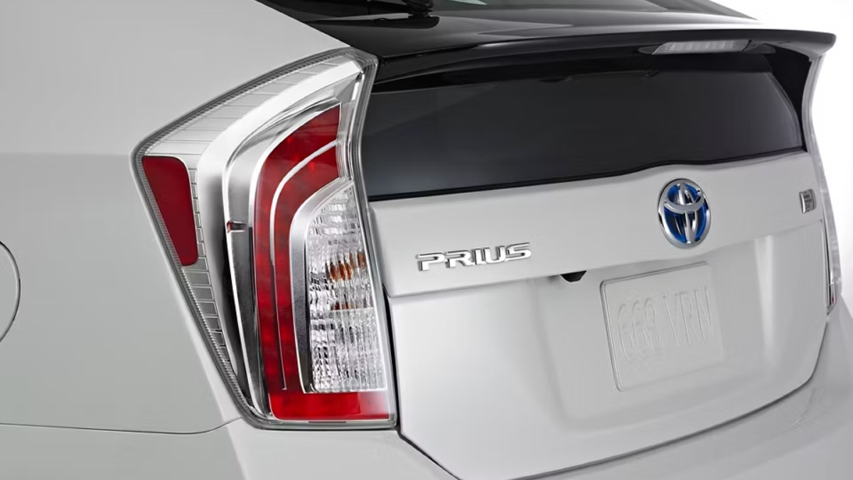 Outro diferencial é na hora de recarregar, não precisando plugar o Prius na tomada. A bateria é recarregada pelo próprio motor a gasolina - (Divulgação/Toyota)