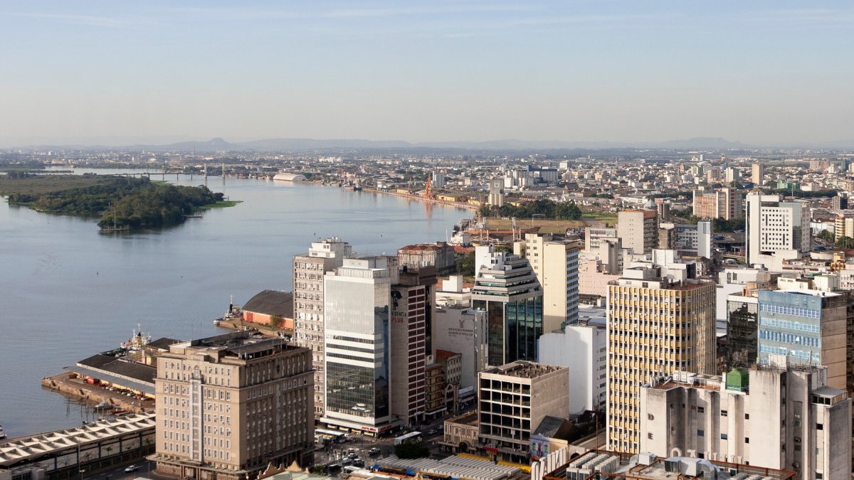 Porto Alegre exibe alta qualidade de vida, com boas condições de saúde e educação a custos razoáveis.