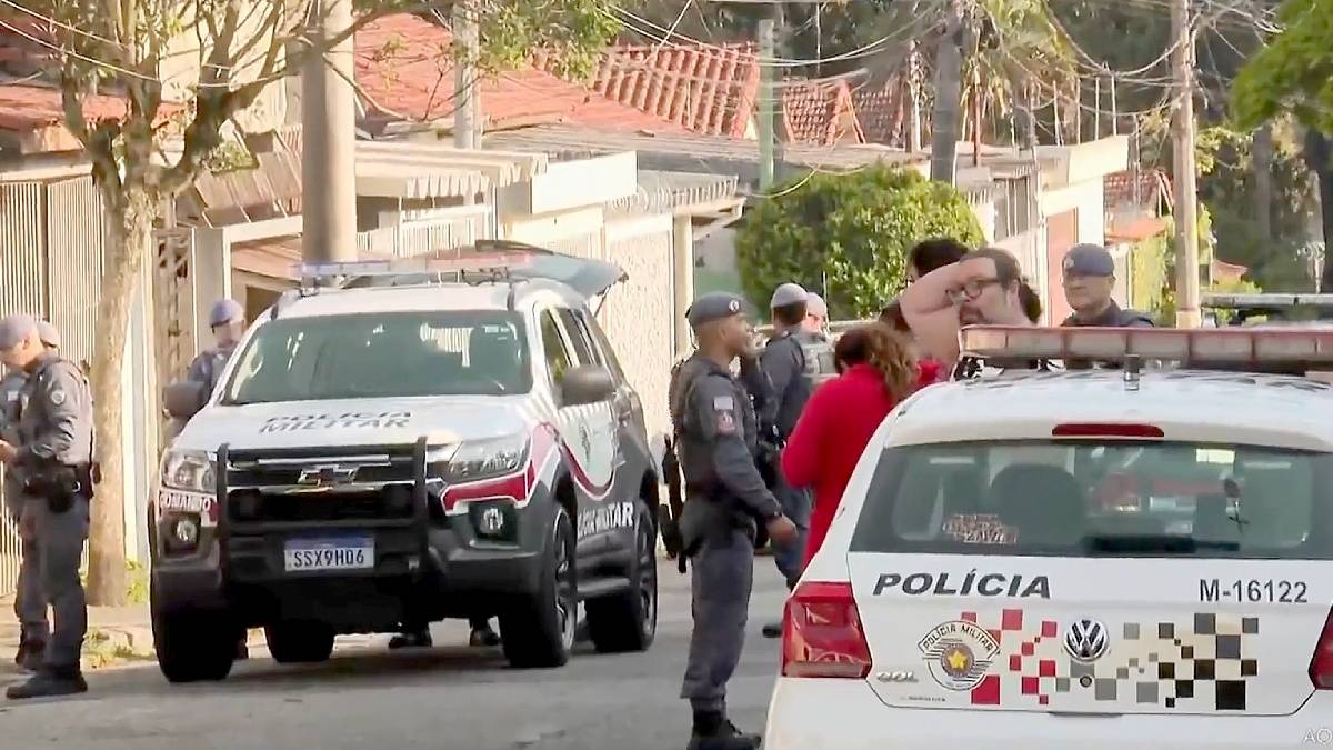 Uma família foi feita refém durante a madrugada e liberada após intervenção da Polícia Militar na manhã desta sexta. / Reprodução/TV Globo