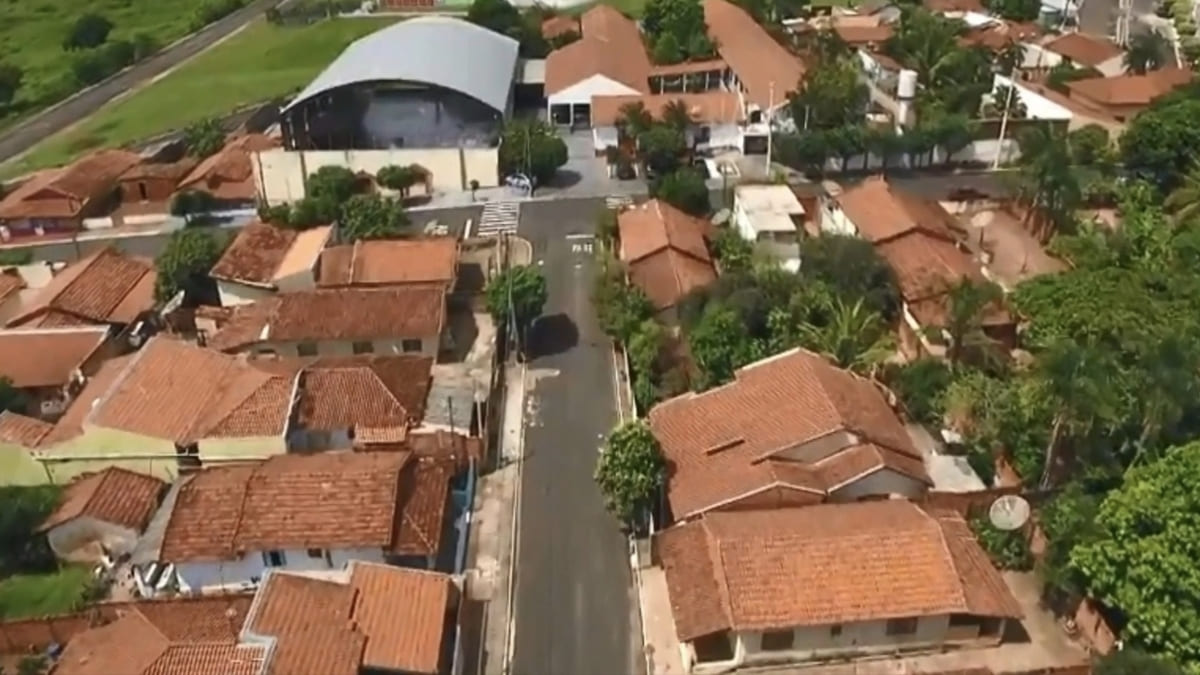 A cidade conta com 1074 habitantes, segundo o último levantamento do IBGE em 2022 - Reprodução/YouTube