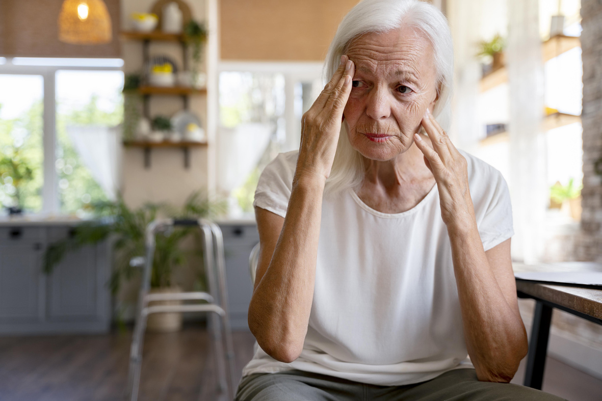 O Alzheimer compromete severamente a qualidade de vida e a saúde cognitiva do idoso - Freepik